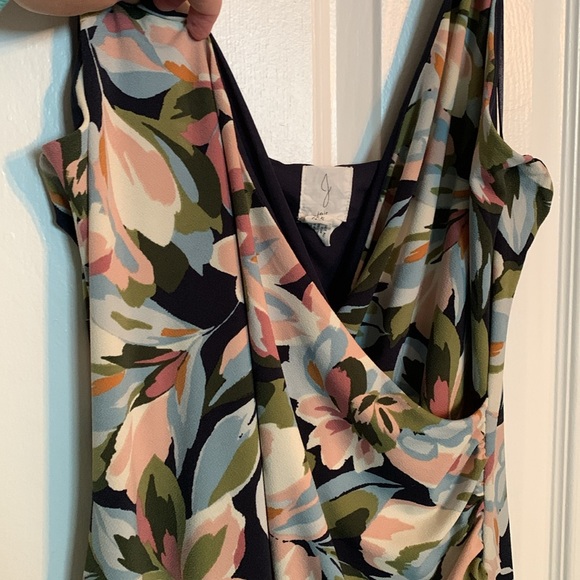 Jolie Cross Bust Flowered Dress - Picture 4 of 5